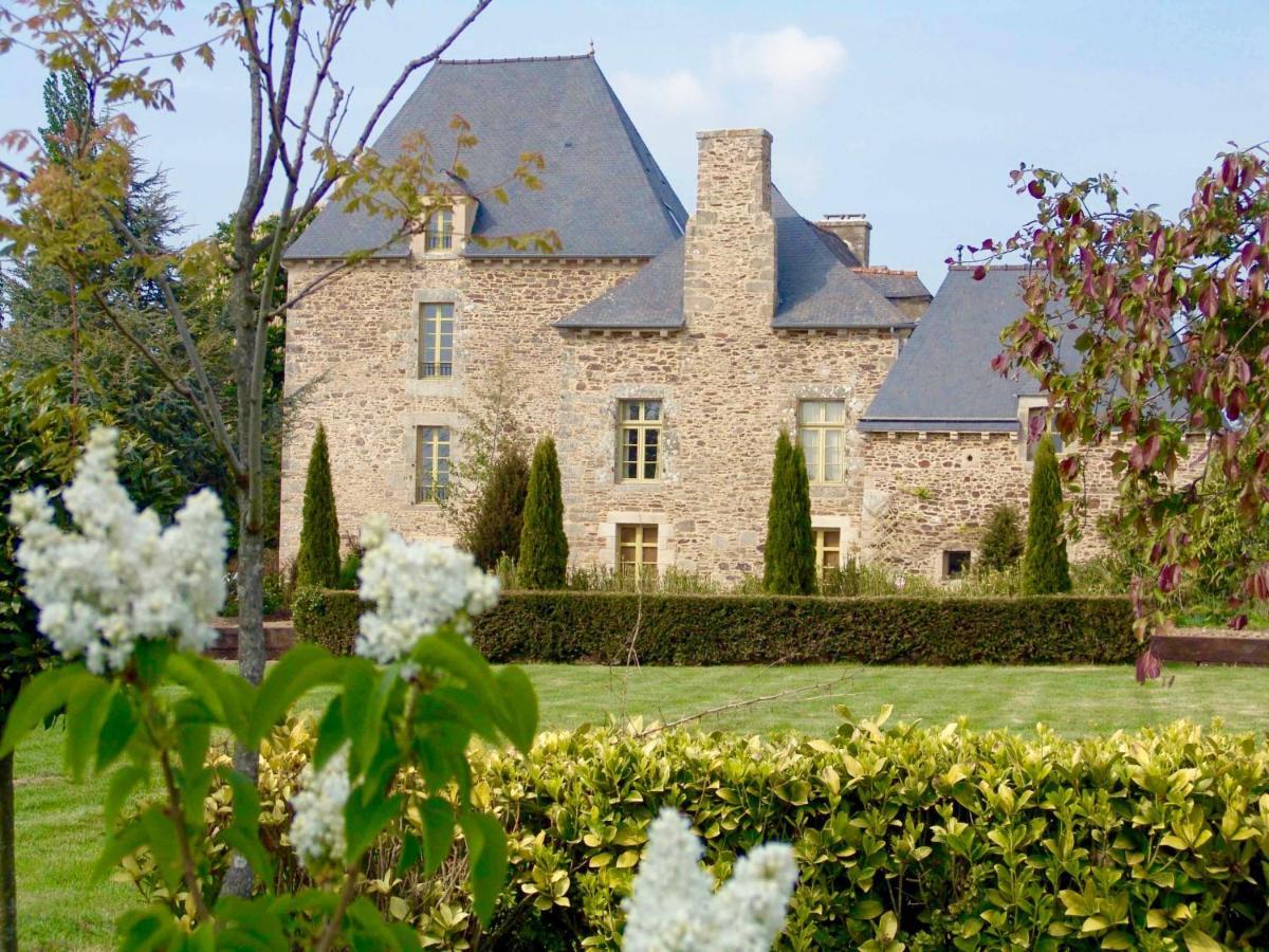 Gite Le Logis - Manoir Le Plessix Madeuc Corseul Exterior foto